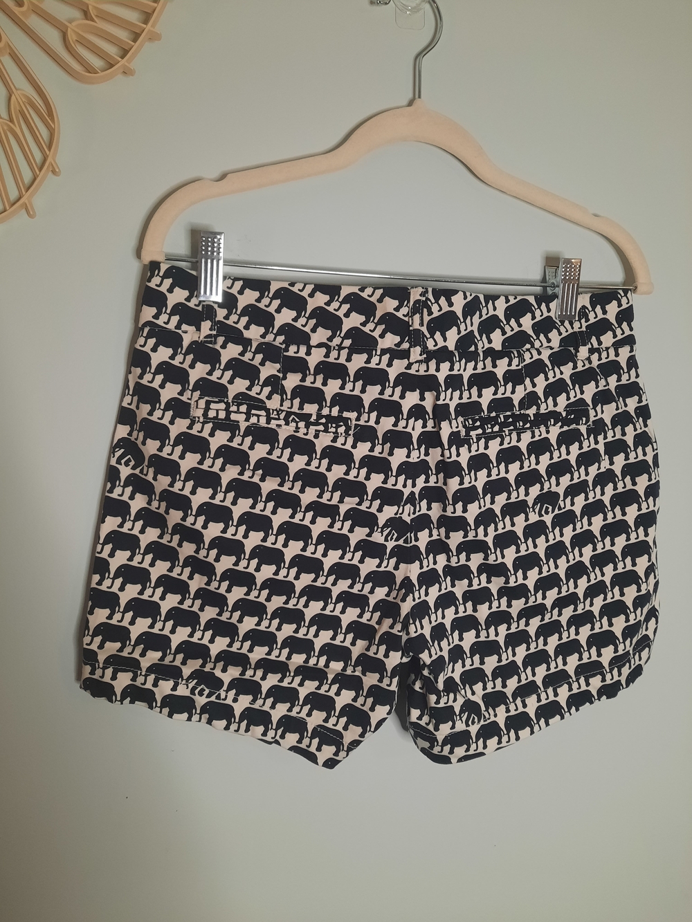 Banana Republic Sz 2, Navy and Cream Elephant, Millie Collection Print Shorts, - Picture 5 of 5